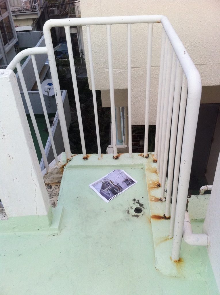 手すりの根元など、サビが発生しやすい部分も定期的に確認しましょう。